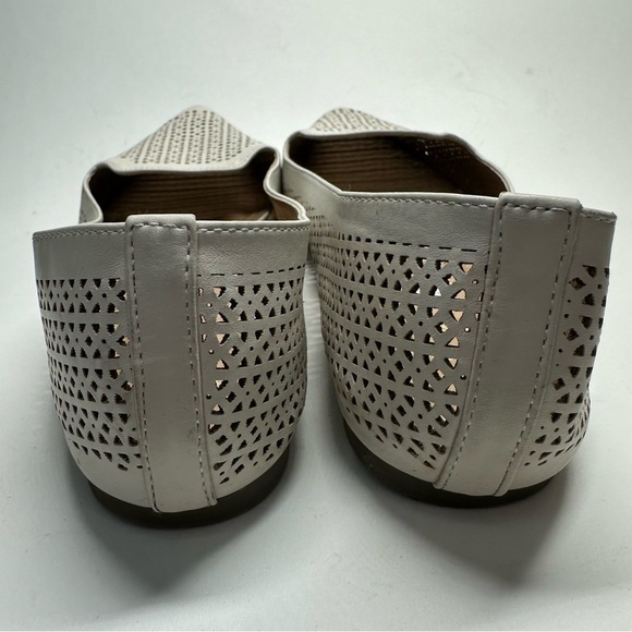 REPORT Flats Shoes Bone Laser Cutout Size 8.5 Loafers Pointy Toe Witchy Casual - Picture 8 of 11